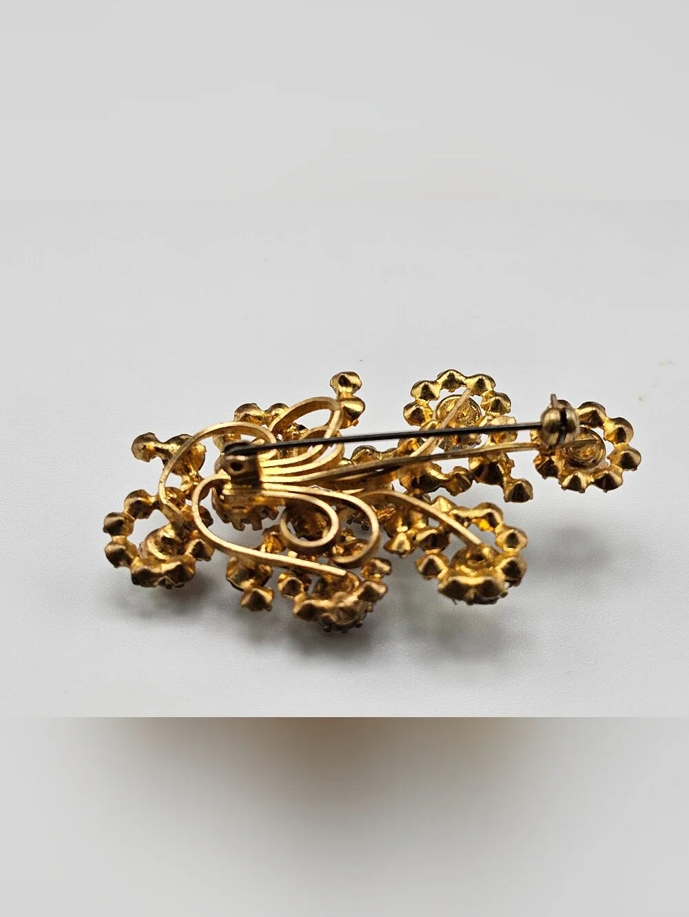 ​Vtg 1950s Blue Aurora Borealis Rhinestone Flower Brooch Gold Tone Floral Pin AB